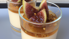 Panna cotta en verrine au foie gras et figue séchée saveur réglisse
