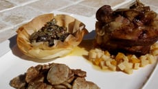 Souris d'agneau braisée aux abricot et aux coings