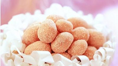 Œufs de Pâques en biscuits roses