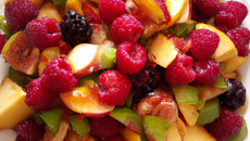 Salade tiède de fruits rouges au miel