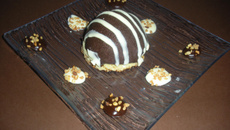 Dôme chocolat-banane sur un sablé