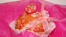 Muffins so girly aux pralines roses, pâte d'amande et pamplemousse rose