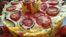 Cake à la courgette aux fromages et tomates confites