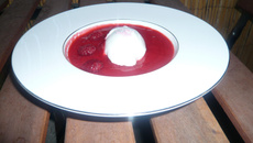 Île flotante aux framboises