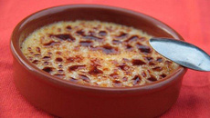 Crème brûlée savoureuse à la vanille