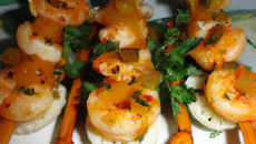 Brochette de Gambas aux épices du monde, Chantilly d'Agrumes et Chutney de Fruits