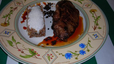 Pour un pavé de bœuf, du "balsamique" de pommes, des huîtres, des graines de sarrasin.