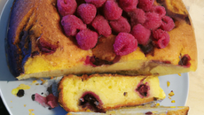 Cake à l'huile d'olive et aux framboises