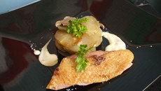 Canard et son mille-feuilles de pomme de terre à la sauce moelleuse ! Plat familial