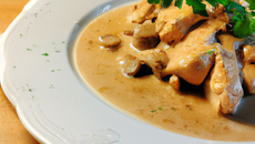 Le poulet au rhum et sauce d'huitre