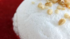 Île flottante et sa soupe de fraises