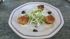 Boudin blanc de Rethel, pané à la chapelure d'épices, minzuna au vinaigre de champagne, crème de chaource et moutarde au mout de raisin