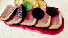 Nage de foie de canard à la betterave rouge