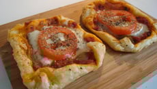 Feuilleté à la tomate et au chèvre