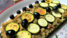 Flétan en croûte d'olives et galettes courgettes-quinoa