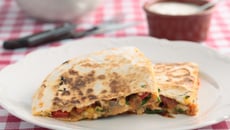 Quesadilla au poulet et légumes