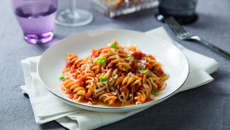 Fusilli au pesto rustico légumes méditéranéens et au scamorza fumée
