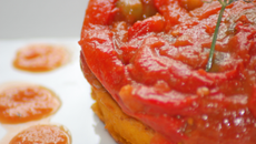 Salade Juive sur blinis de patate douce et mascarpone, purée de tomates séchées