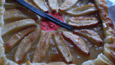 Galette de pâte feuilletée sucrée maison