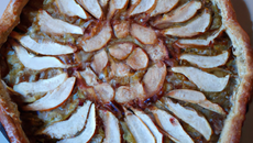 Tarte fine "poires et pur brebis des pyrénées"