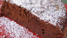 Gâteau au chocolat et décor noix de coco