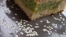 Gâteau basque au thé matcha et noisettes, Crème anglaise au sésame noir