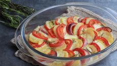 Tian de tomates, pommes de terre et mozzarella