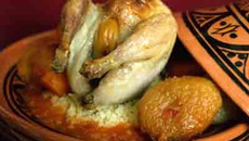 Cailles farcies aux abricots fondants, semoule aux saveurs orientales