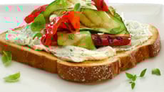 Toast aux légumes 'Antipasti'