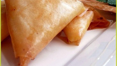 Samossas au fromage frais et au miel