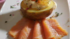 Pommes de terres au reblochon et au saumon