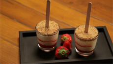 Cheesecake à la fraise façon esquimau glacé