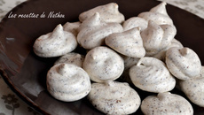 Meringues stracciatella