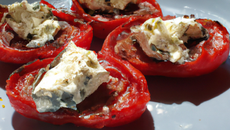 Tomates aux anchois et au chèvre