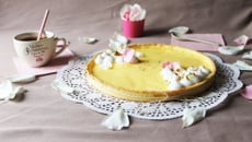 Tarte au citron meringuée à la rose