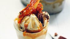 Glace comme un banoffee, crème glacée Carte d'Or® façon glacier vanille et noix de pécan