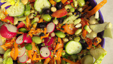 Salade de légumes méditerranéens traditionnelle