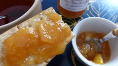 Confiture de pêches plates à la verveine