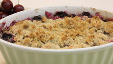 Crumble aux cerises classique