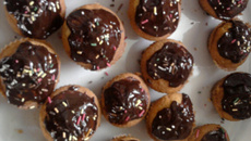 Cupcakes à la vanille glaçage chocolat