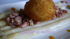 Œuf frit sur lit d'