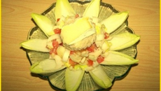 Salade d'endives, noix et camembert