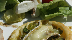 Tarte fine aux poireaux et à la feuille de dreux