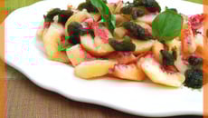 Salade de pêches de vigne au Muscat, granité basilic