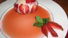 Sphére au cœur de fraîses