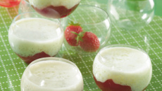 Crème douceur vanille au tapioka sur lit de fraises