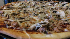Pizza maison au thon et champignons