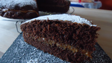 Gâteau au chocolat fourré de confiture de lait