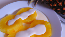 Ananas et sa sauce yaourt