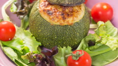 Courgettes rondes farcies à la ricotta, tomates séchées et Parmesan